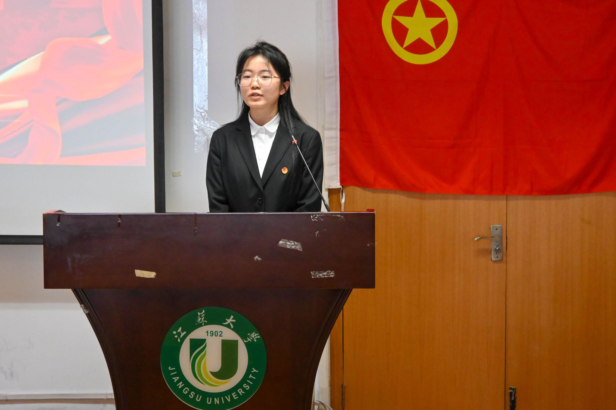 汽车学院举办2025年度“五四红旗团支部”评审答辩会